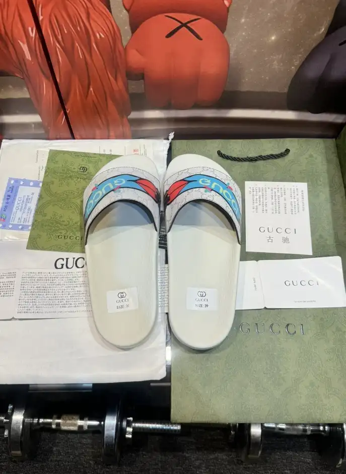 hype Gucci Slippers