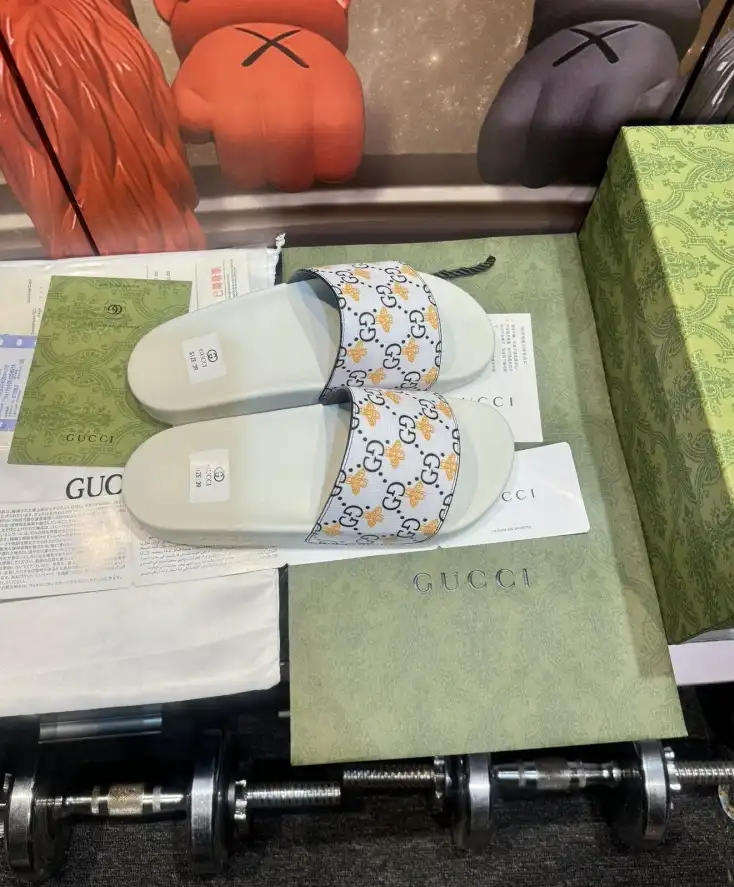 hype Gucci Slippers