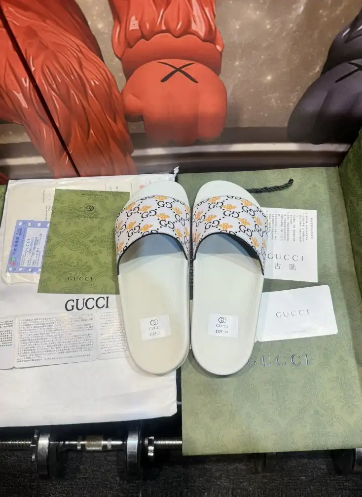 hype Gucci Slippers