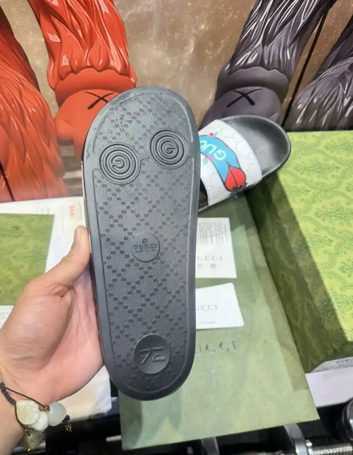 hype Gucci Slippers