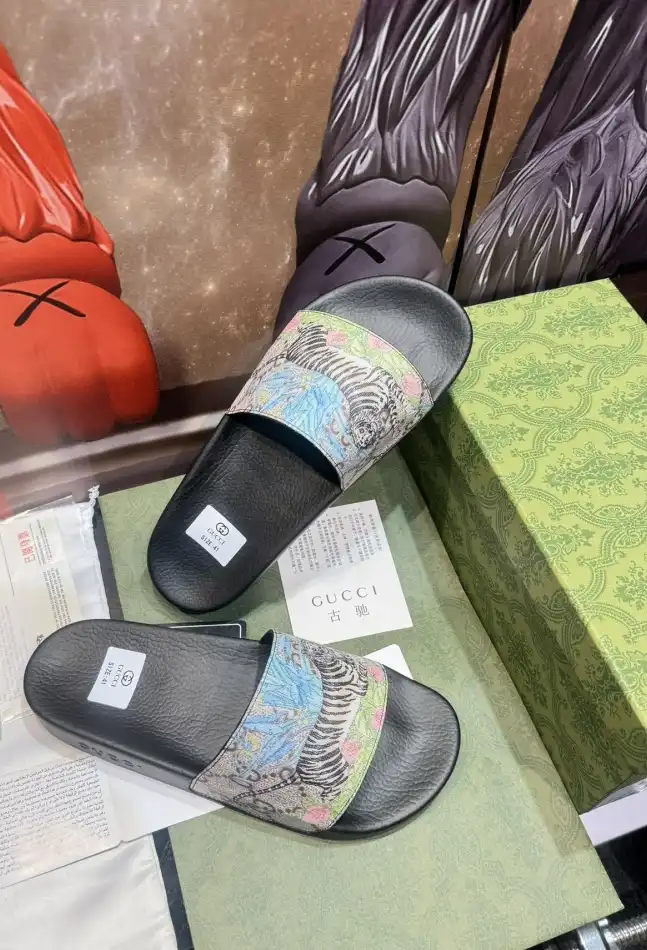 hype Gucci Slippers