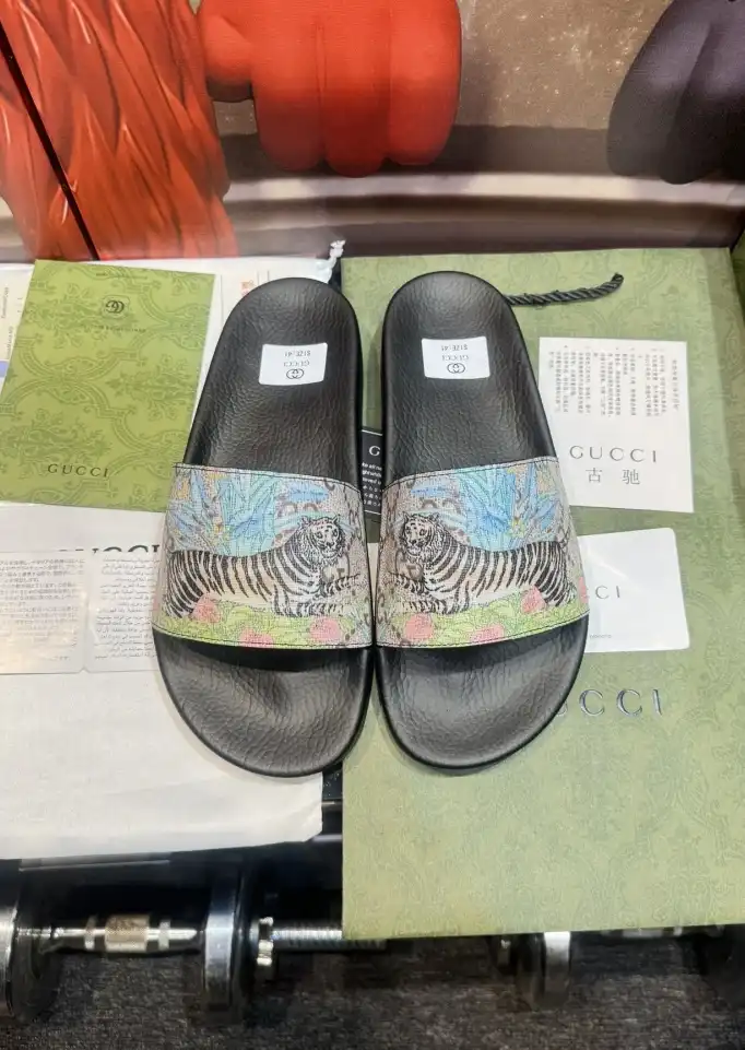 hype Gucci Slippers