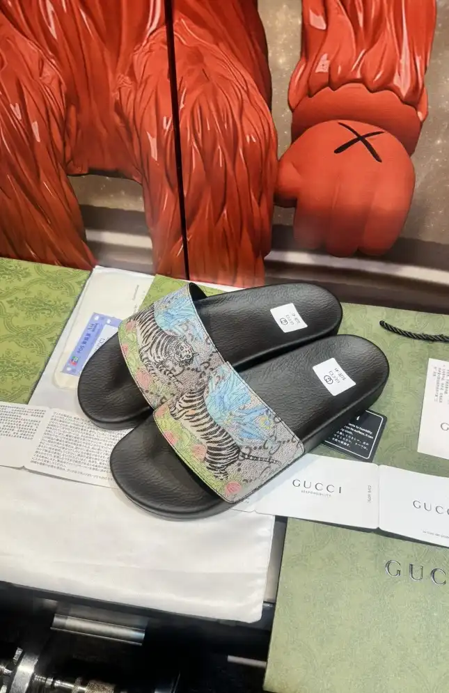 hype Gucci Slippers