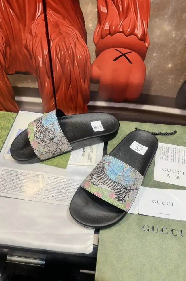 hype Gucci Slippers