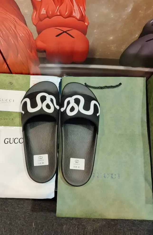 hype Gucci Slippers