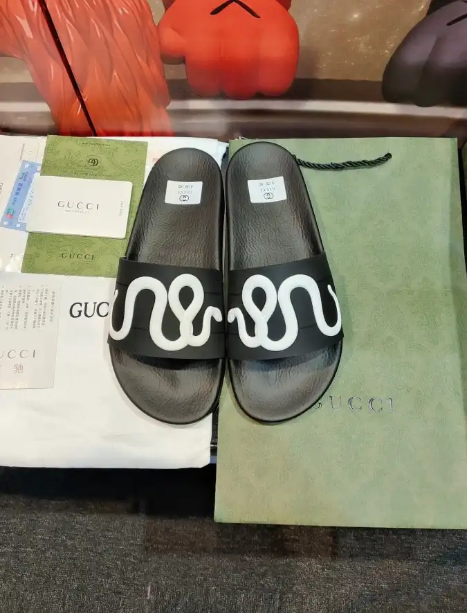 hype Gucci Slippers