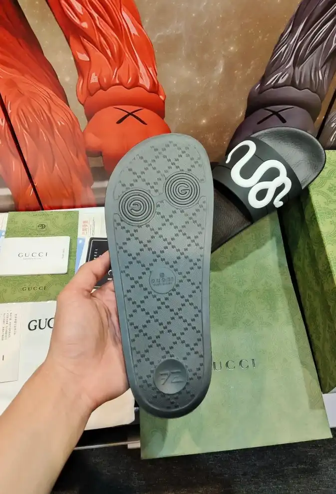 hype Gucci Slippers