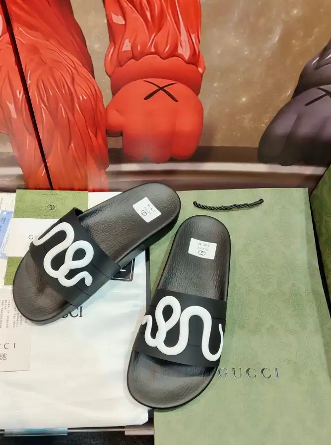 hype Gucci Slippers