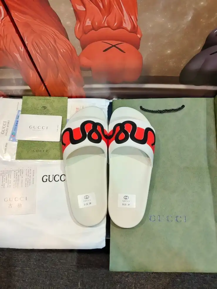 hype Gucci Slippers