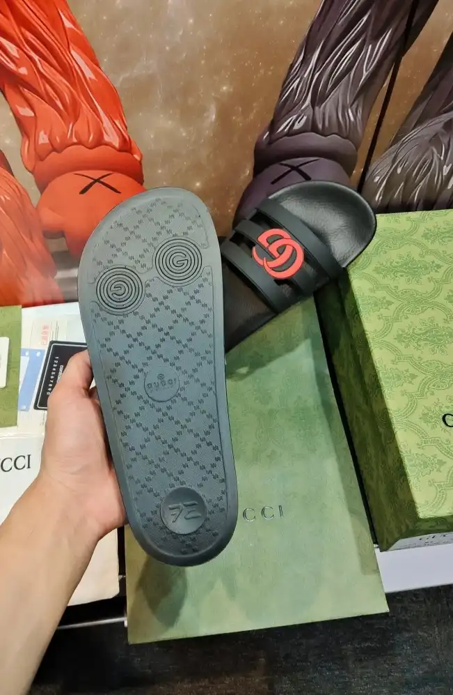 hype Gucci Slippers