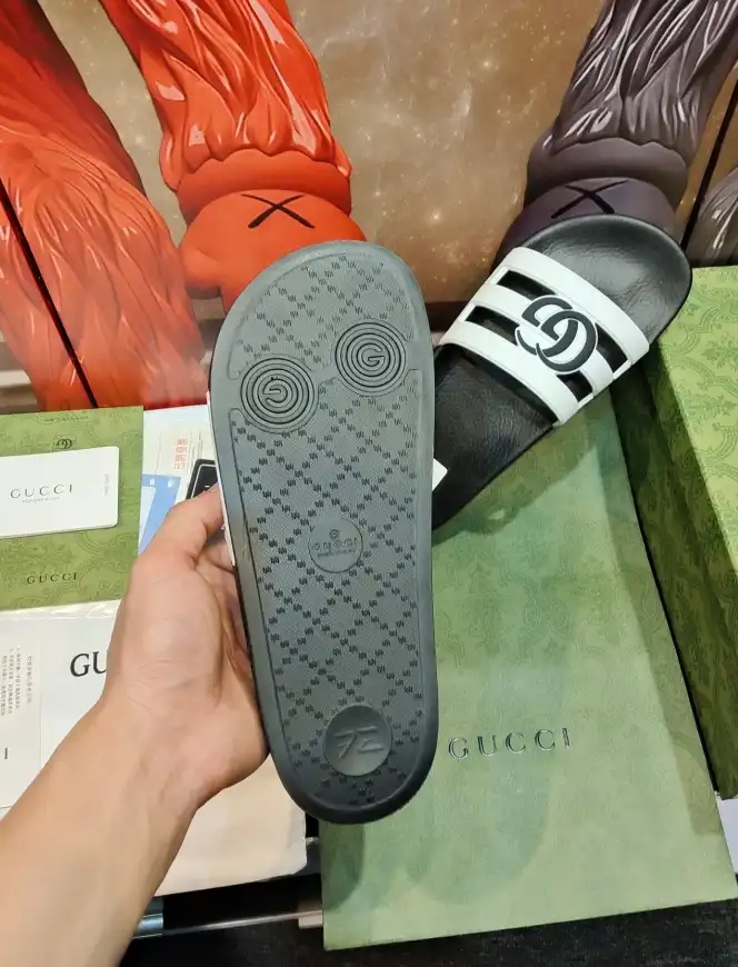 hype Gucci Slippers