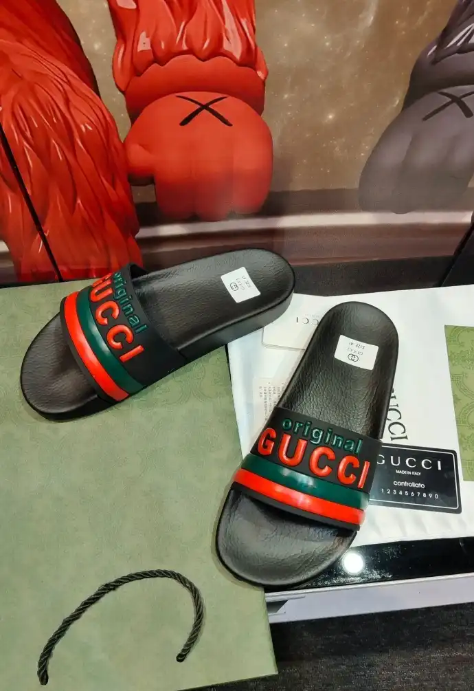 hype Gucci Slippers