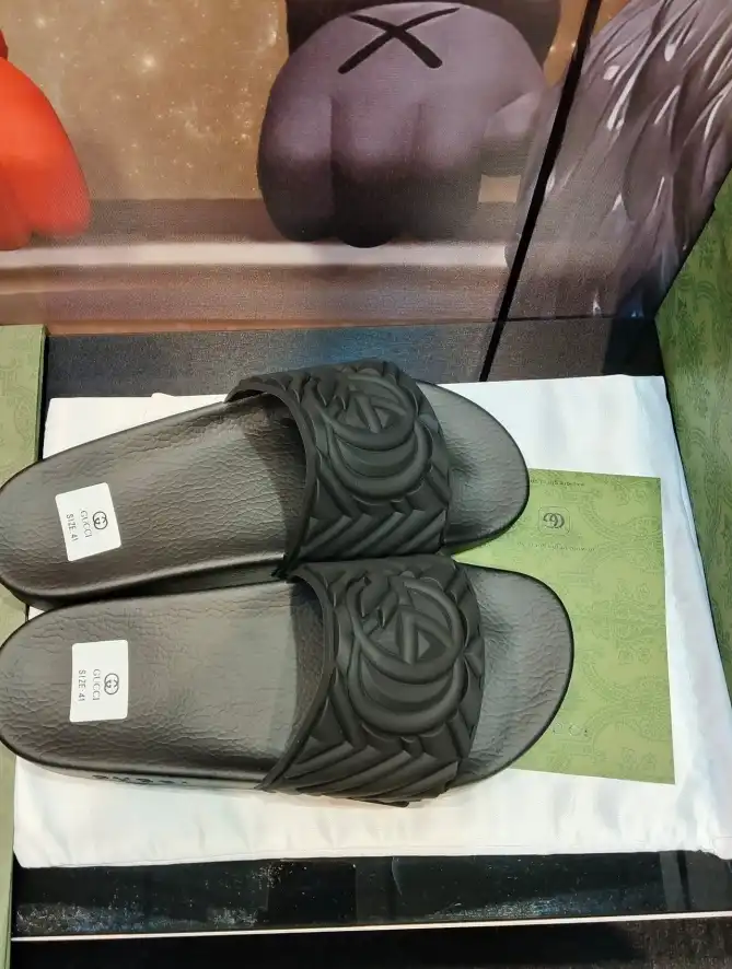 hype Gucci Slippers