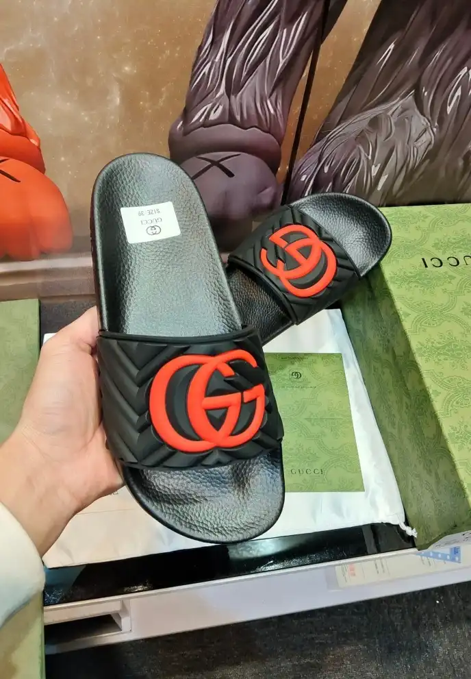 hype Gucci Slippers