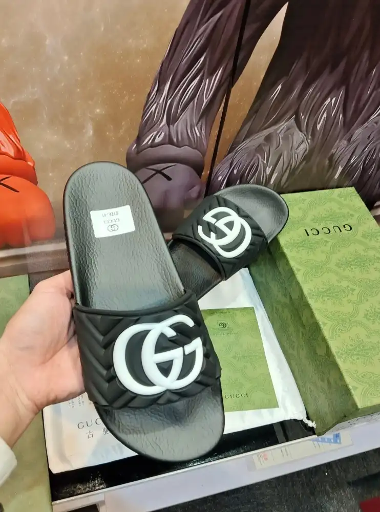 hype Gucci Slippers