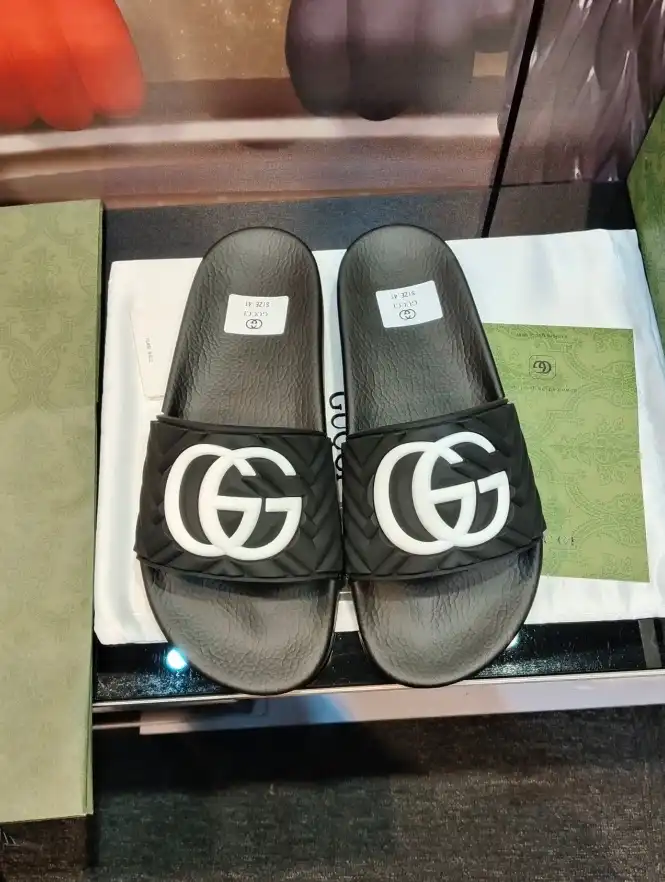 hype Gucci Slippers