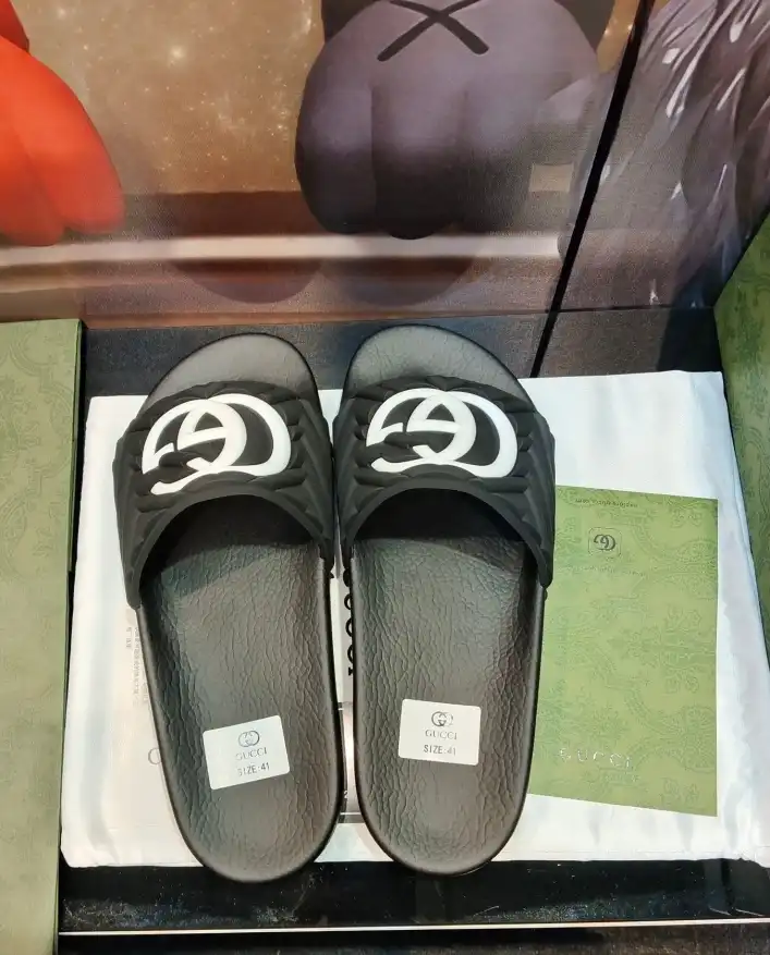 hype Gucci Slippers