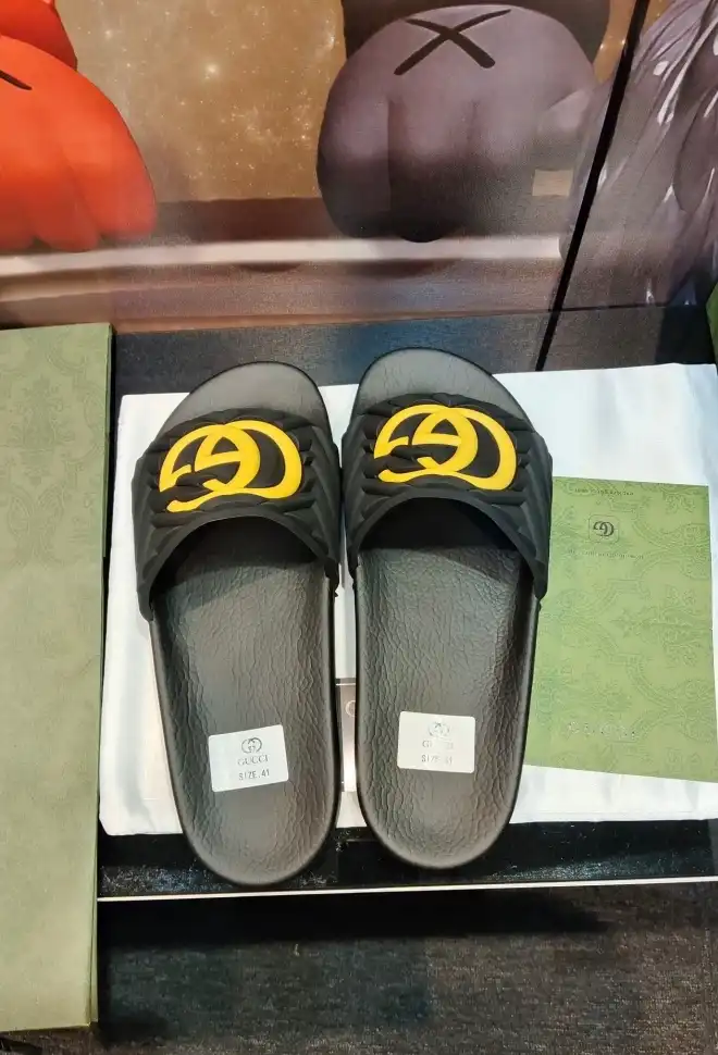 hype Gucci Slippers