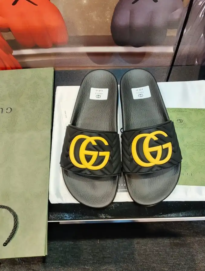 hype Gucci Slippers