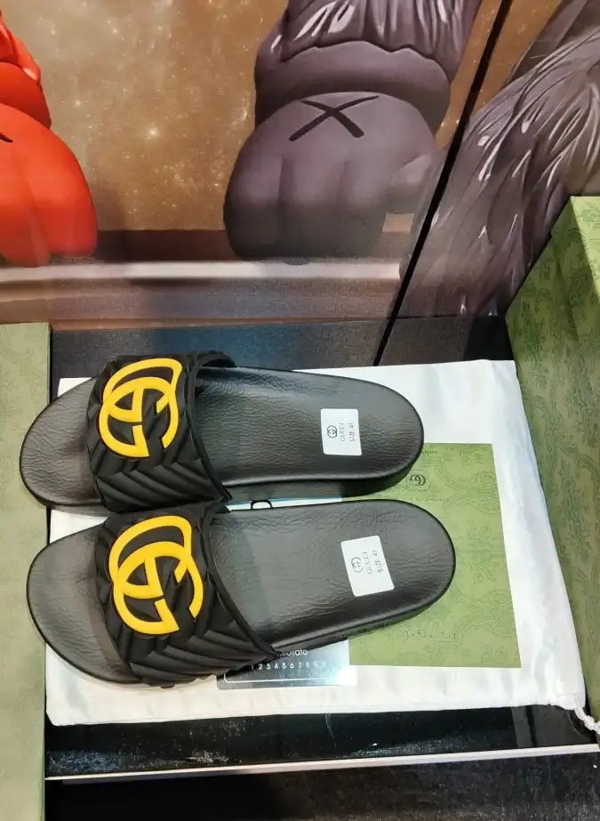 hype Gucci Slippers