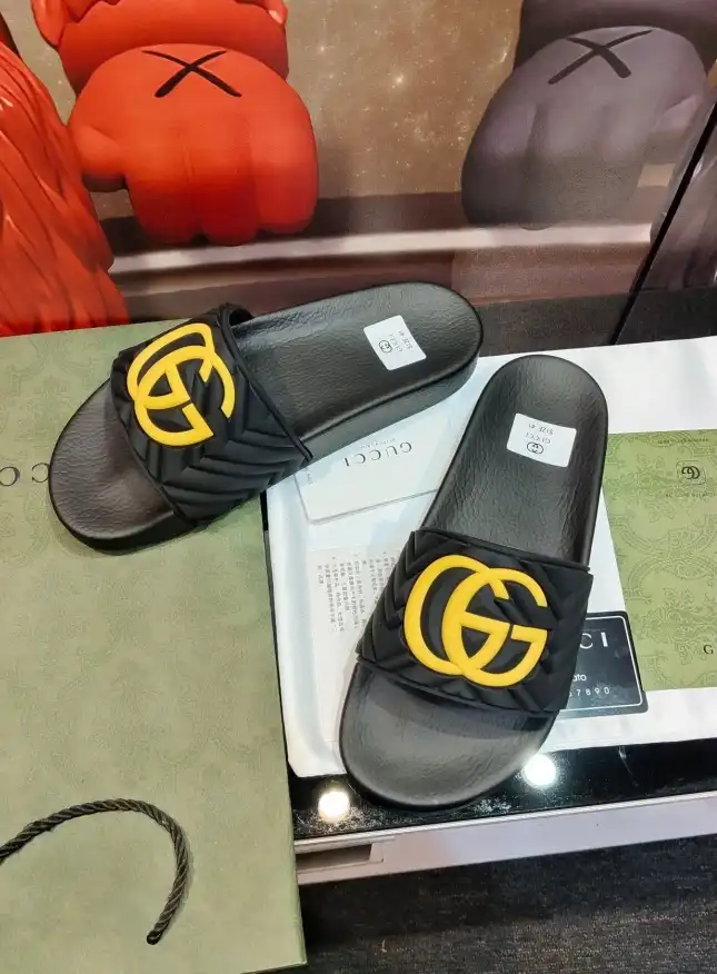 hype Gucci Slippers