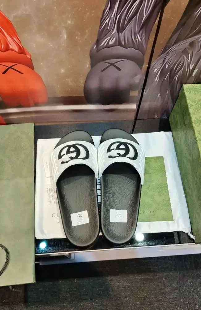 hype Gucci Slippers