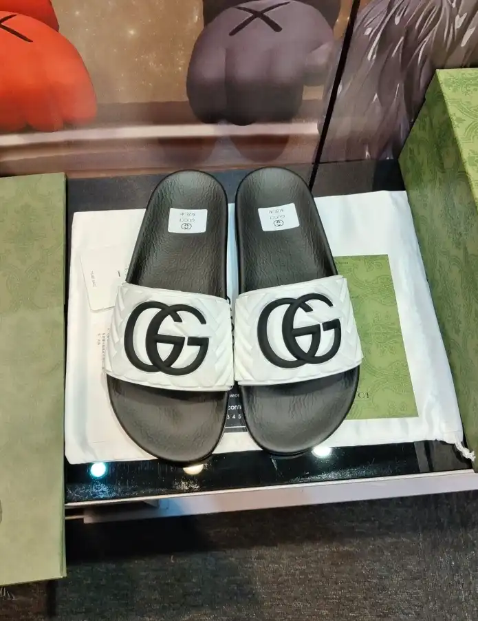 hype Gucci Slippers