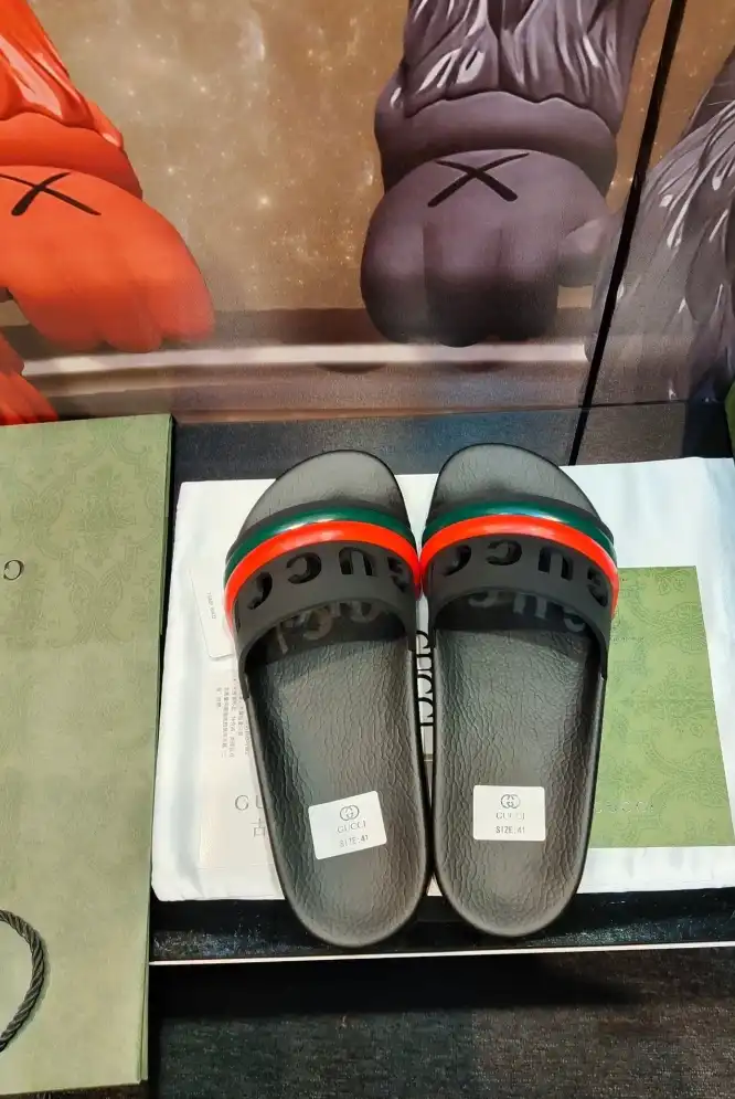 hype Gucci Slippers