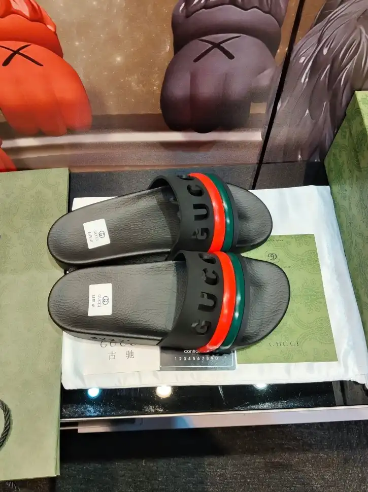 hype Gucci Slippers