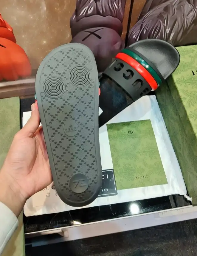 hype Gucci Slippers