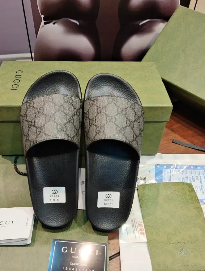 hype Gucci Slippers