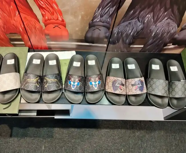 hype Gucci Slippers