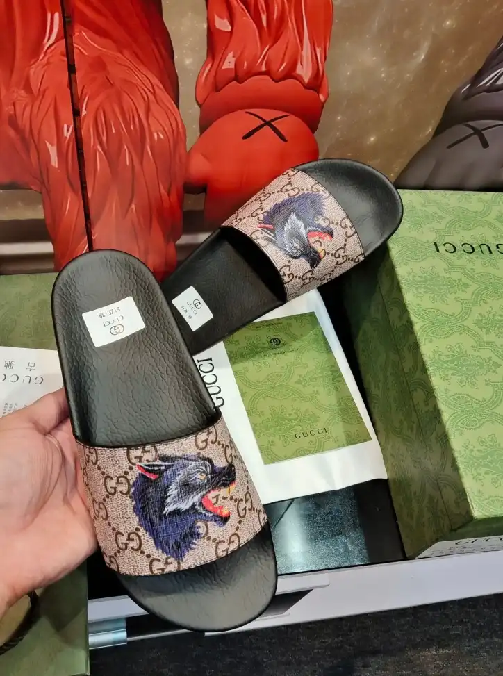 hype Gucci Slippers