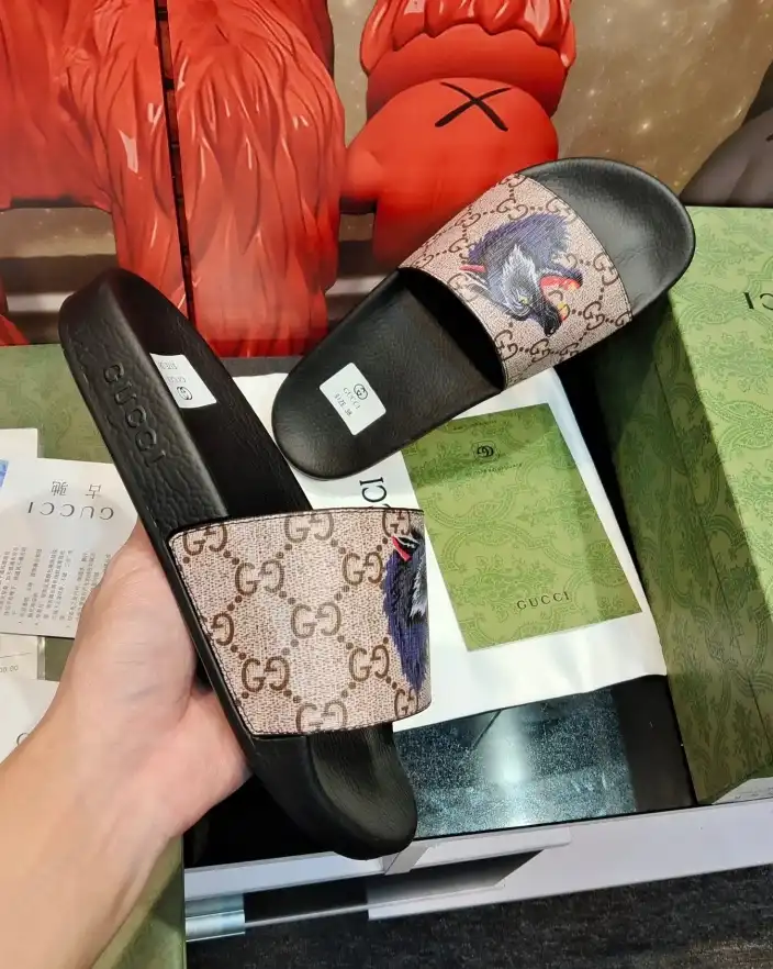 hype Gucci Slippers