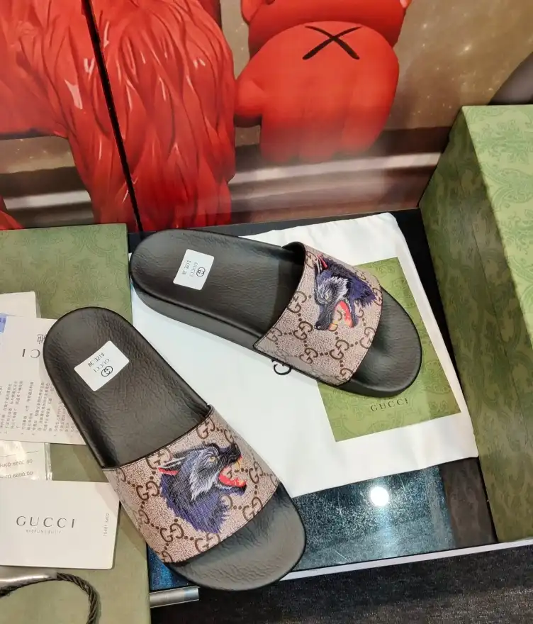 hype Gucci Slippers