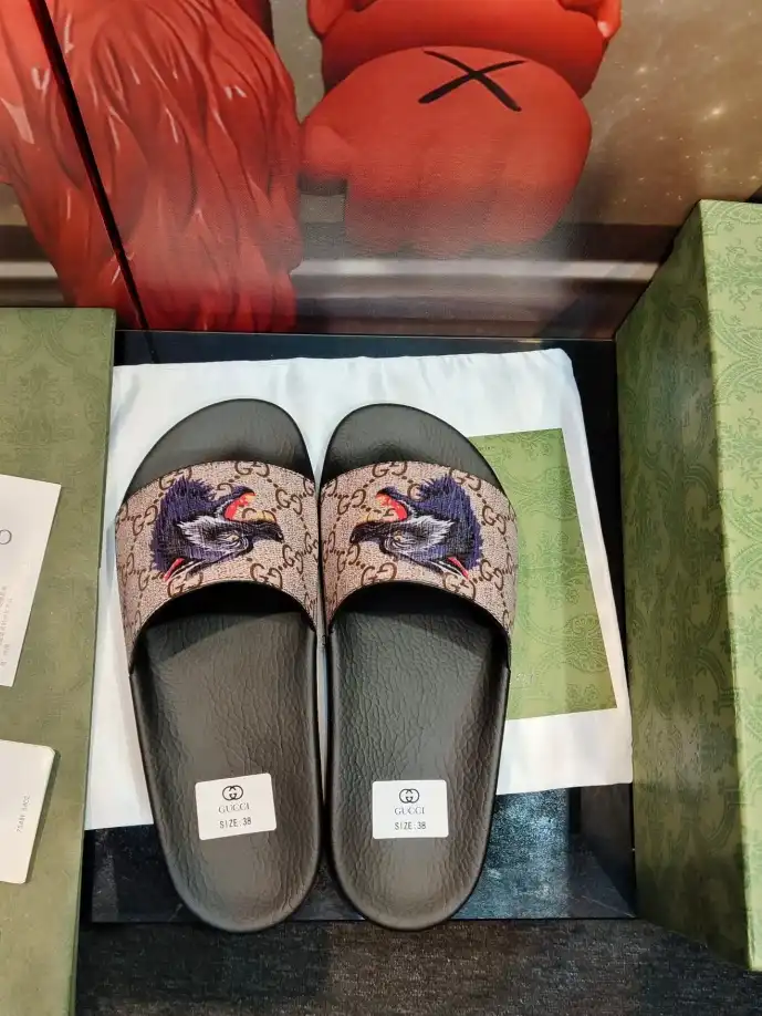 hype Gucci Slippers