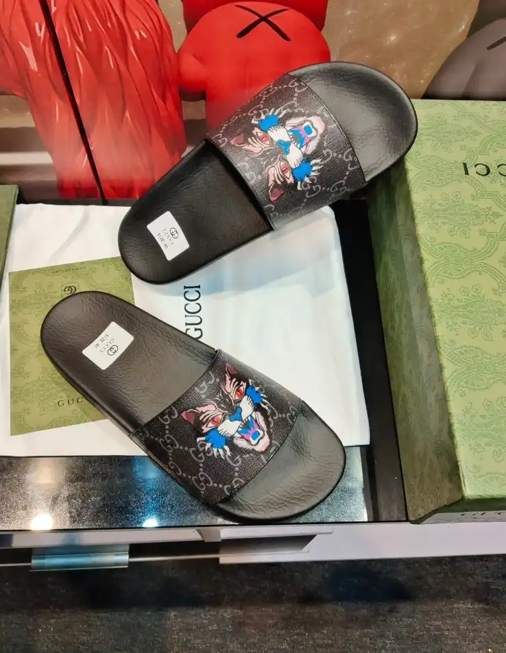 hype Gucci Slippers