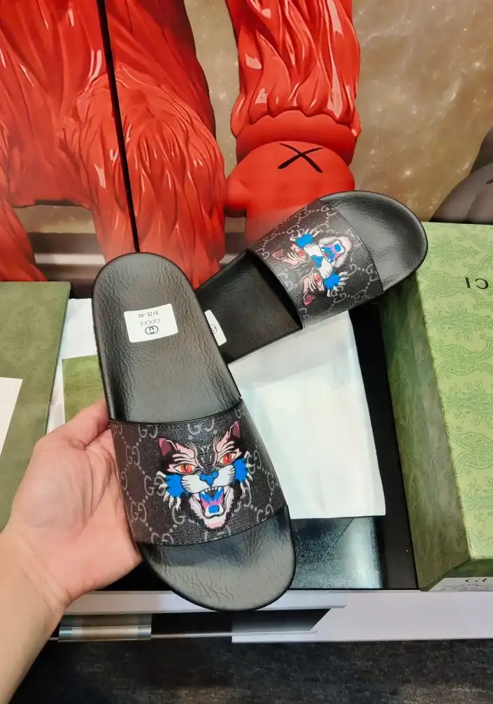 hype Gucci Slippers