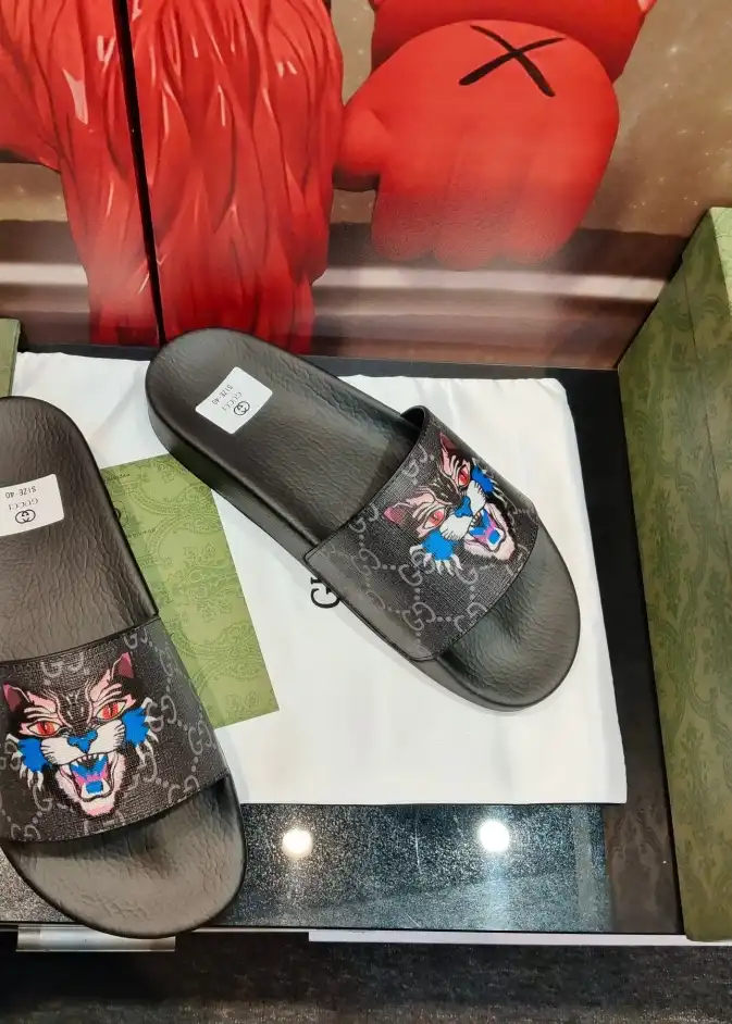 hype Gucci Slippers