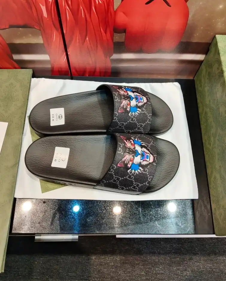 hype Gucci Slippers