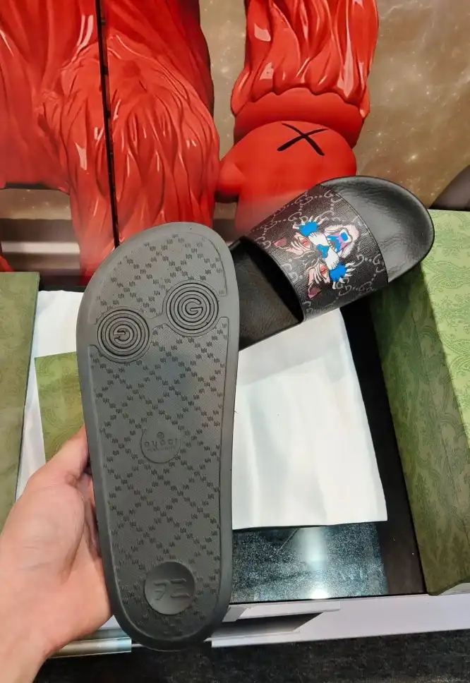 hype Gucci Slippers