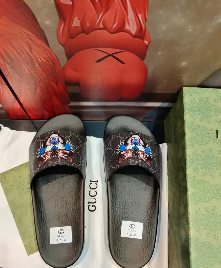 hype Gucci Slippers