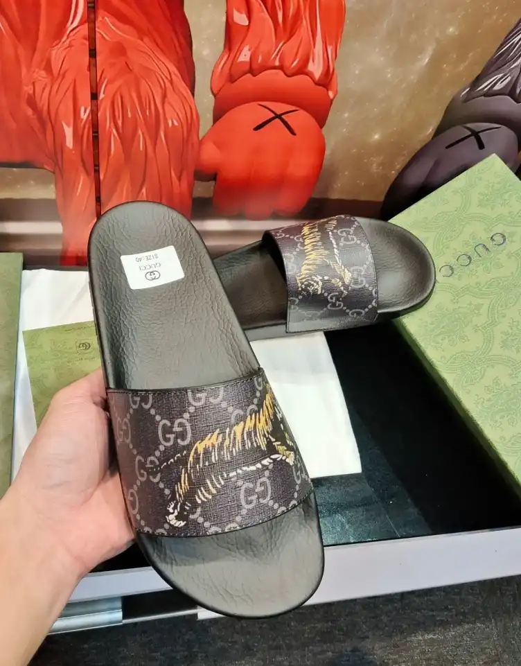 hype Gucci Slippers