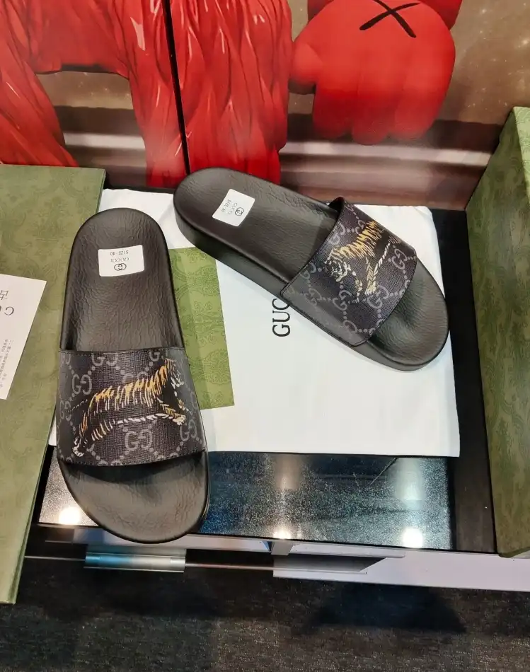 hype Gucci Slippers