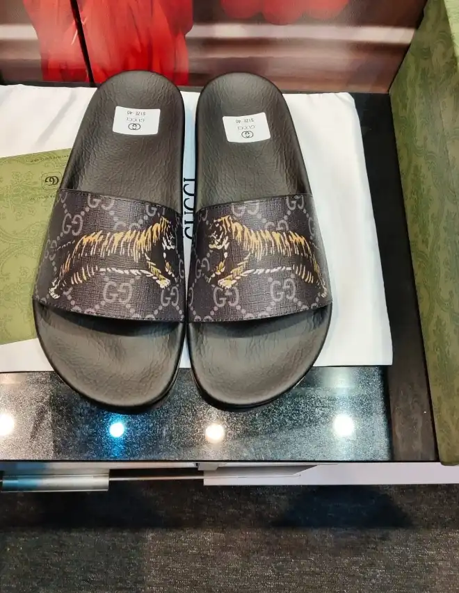 hype Gucci Slippers