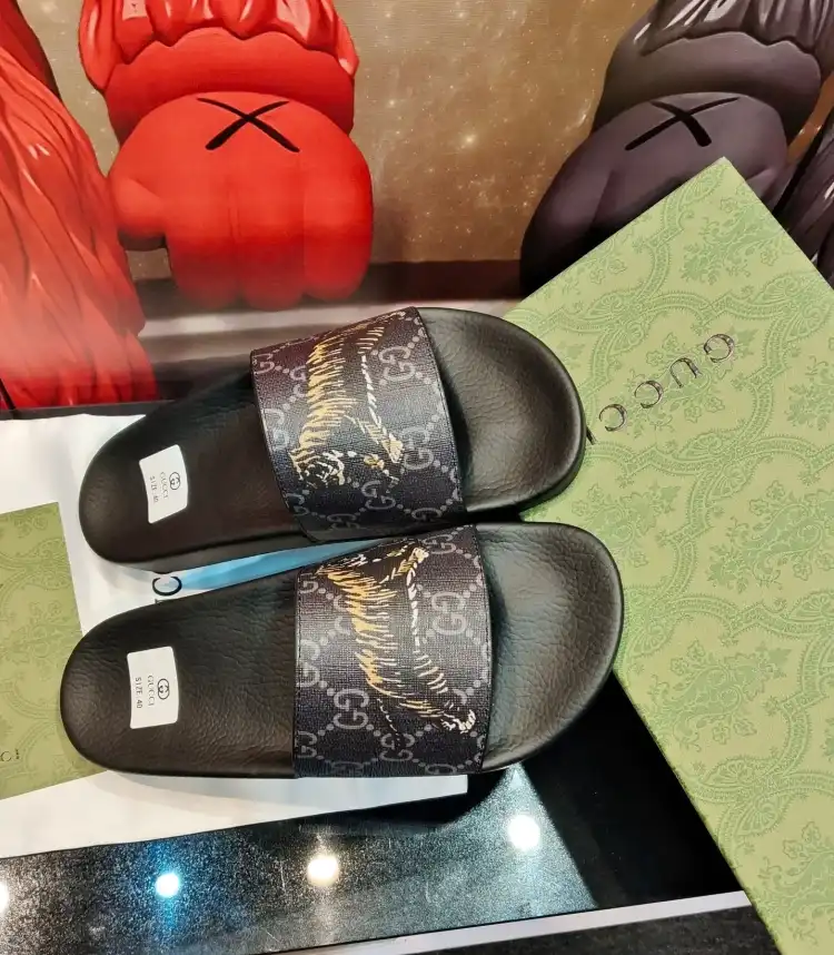 hype Gucci Slippers