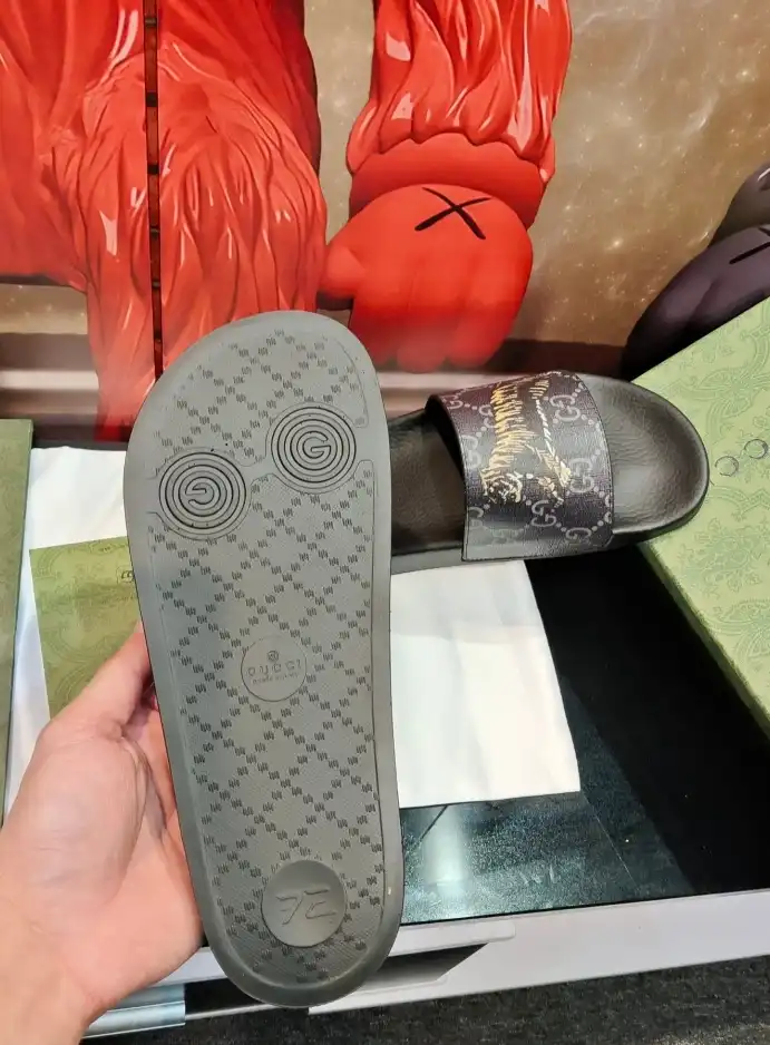 hype Gucci Slippers