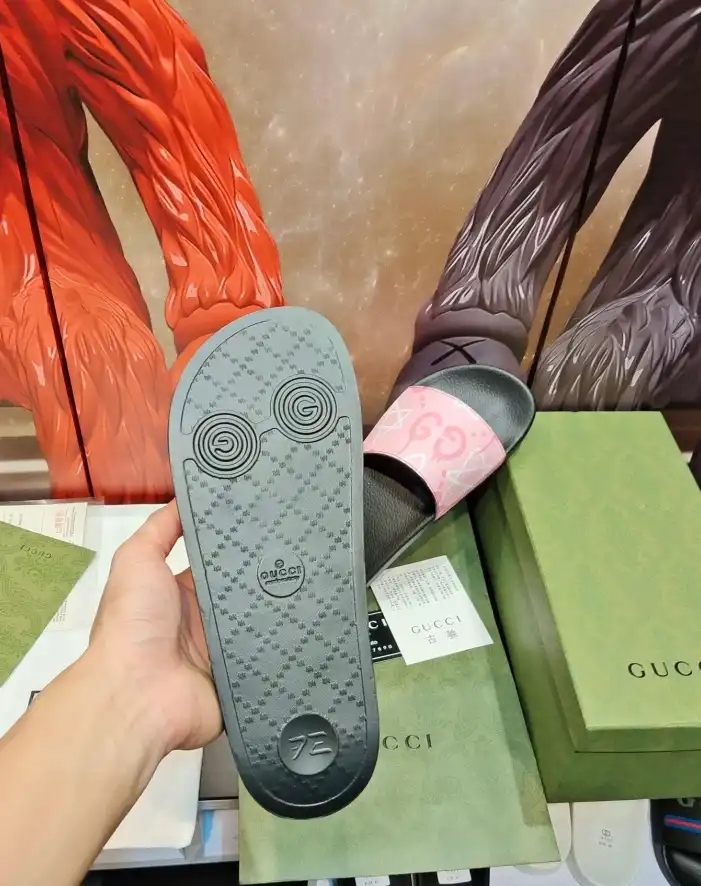 hype Gucci Slippers