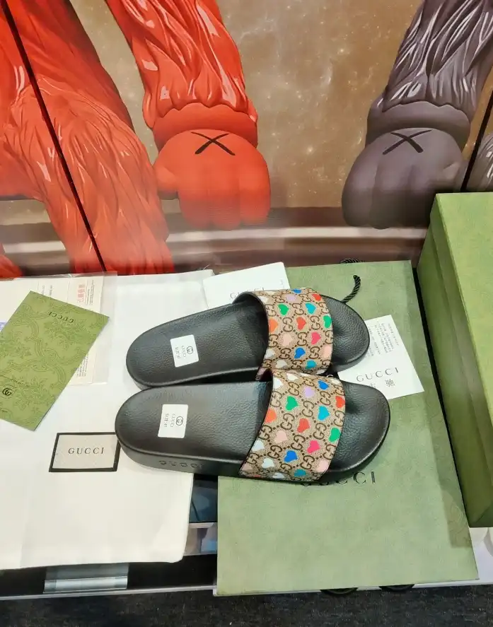 hype Gucci Slippers