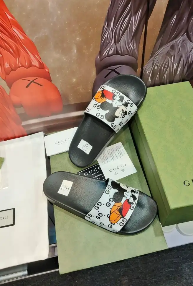 hype Gucci Slippers